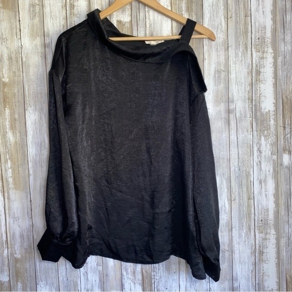 entro Tops - Entro Black Strap Open Shoulder Blouse